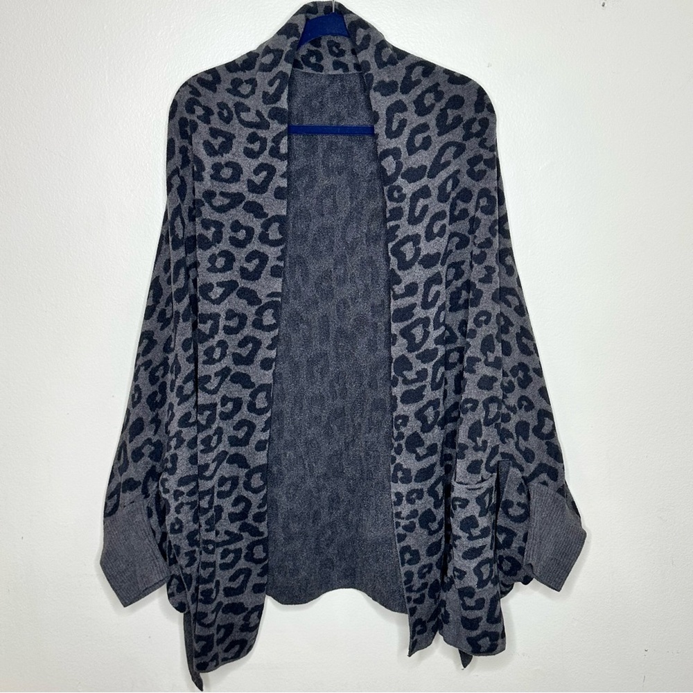Barefoot Dreams Cozychic Lite Blanket Wrap Cozy Grey Leopard Print size L/XL - Picture 2 of 7